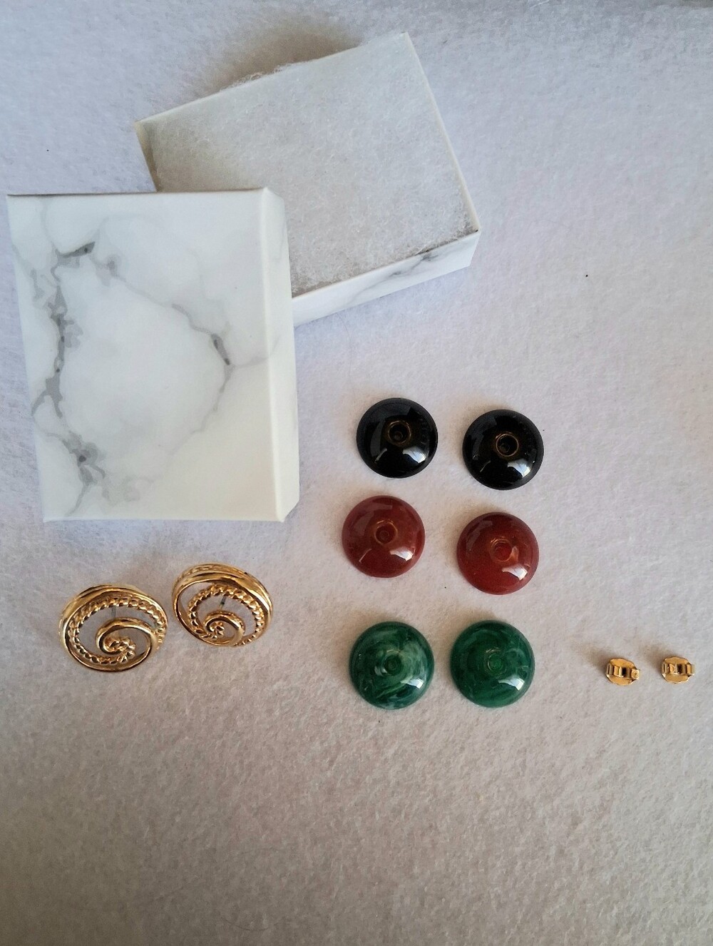 Vintage Interchangeable Multi-Pair Earring Lot - Black, Red, Green & Gold - Picture 5 of 5
